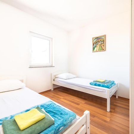 Apartment Damir Novalja Buitenkant foto